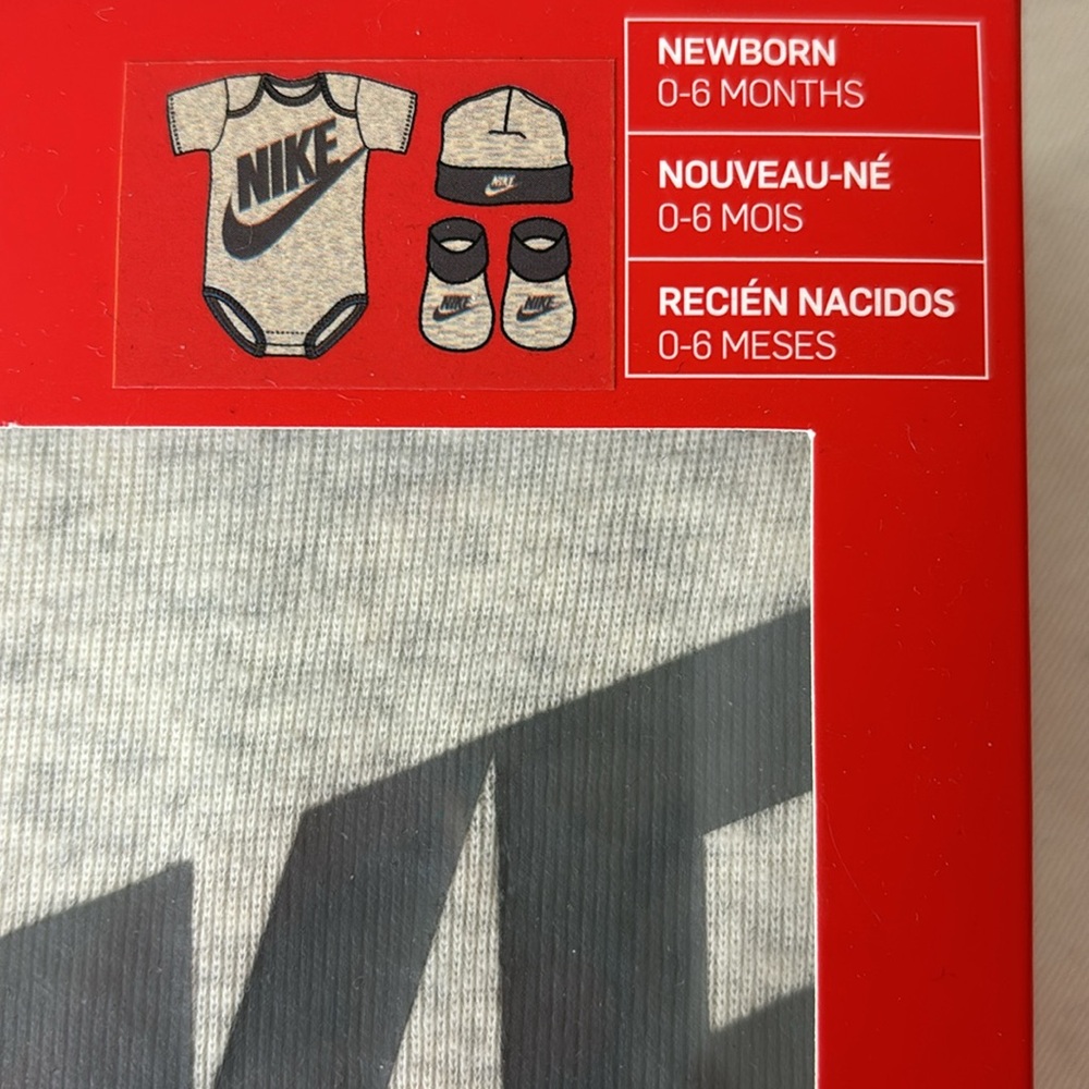 NEW IN BOX Nike 3 piece newborn onesie beanie and matching sock booties - Picture 4 of 9